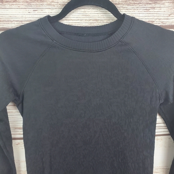Lululemon Womens Size 4 Black Rest Less Textured Floral Long Sleeve Pullover  #5 - Picture 3 of 11